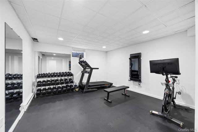 7 Park View Lane, Lake Grove, NY 11755