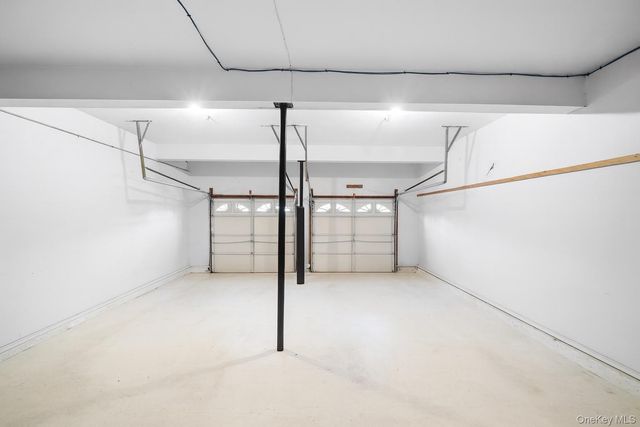 7 Park View Lane, Lake Grove, NY 11755