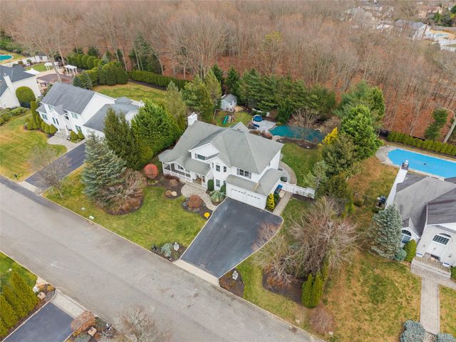 7 Park View Lane, Lake Grove, NY 11755