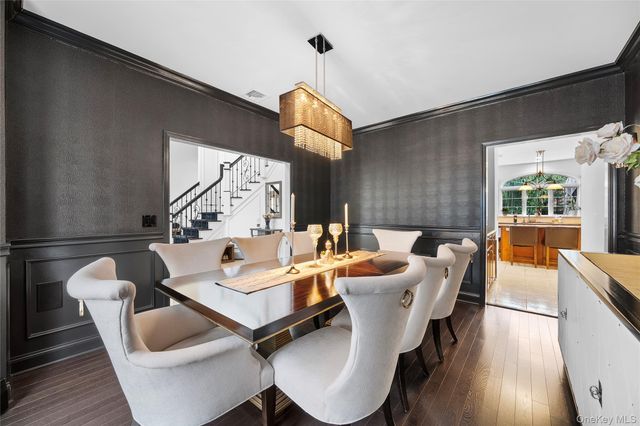 7 Park View Lane, Lake Grove, NY 11755