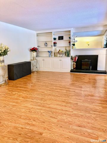 328 Heritage Village A, Southbury, CT 06488