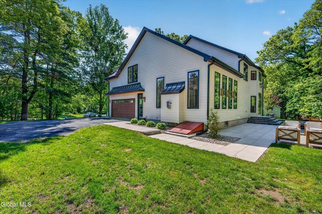 8 Emmons Drive, Clifton Park, NY 12065