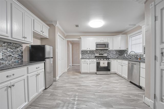 715 Avenue D, South Houston, TX 77587