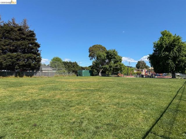 2861 Downer Ave, Richmond, CA 94804