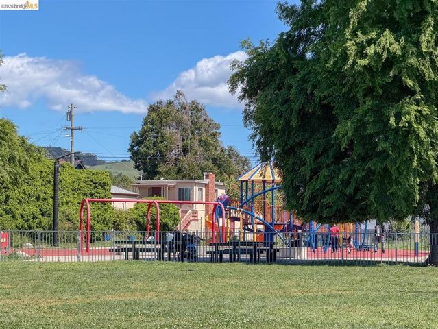 2861 Downer Ave, Richmond, CA 94804