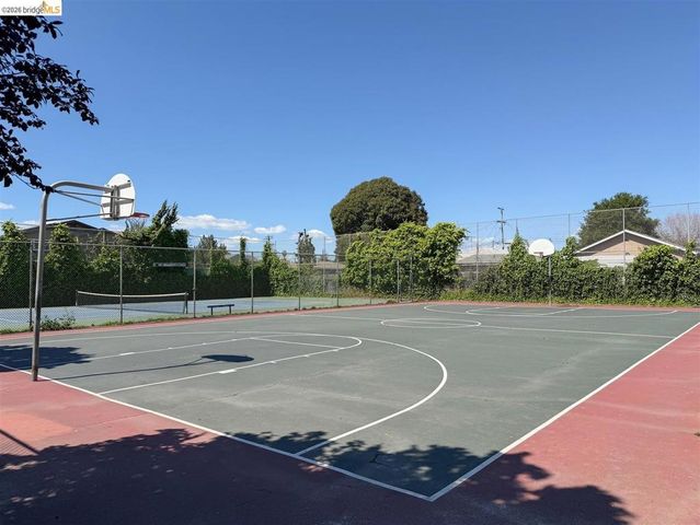 2861 Downer Ave, Richmond, CA 94804