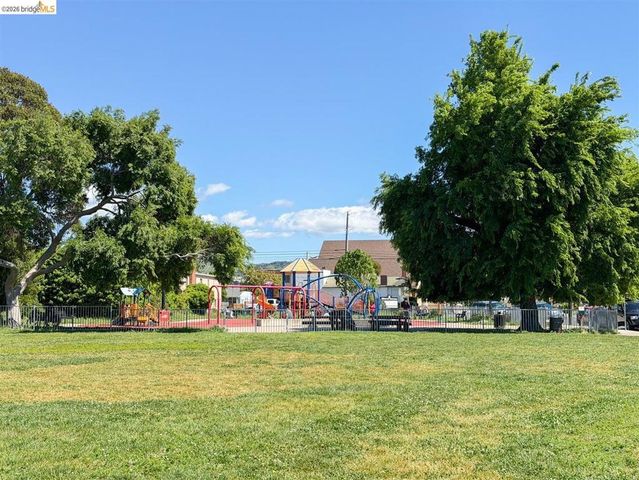 2861 Downer Ave, Richmond, CA 94804