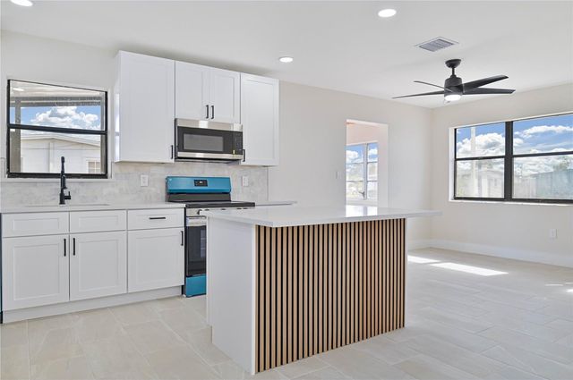 8822 AERO AVENUE, North Port, FL 34287