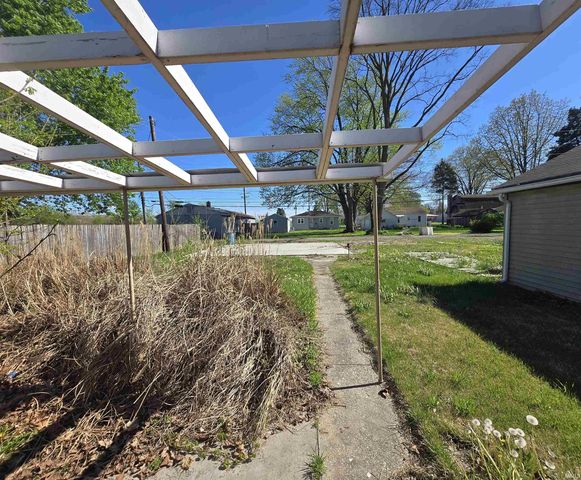 1228 E 3rd Street, Mount Vernon, IN 47620