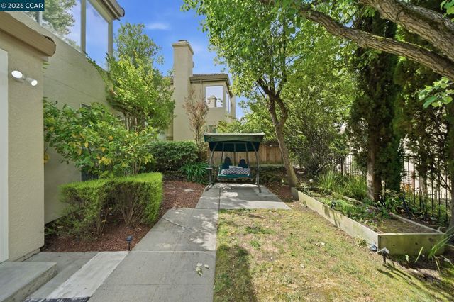 908 Vista Pointe Dr, San Ramon, CA 94582