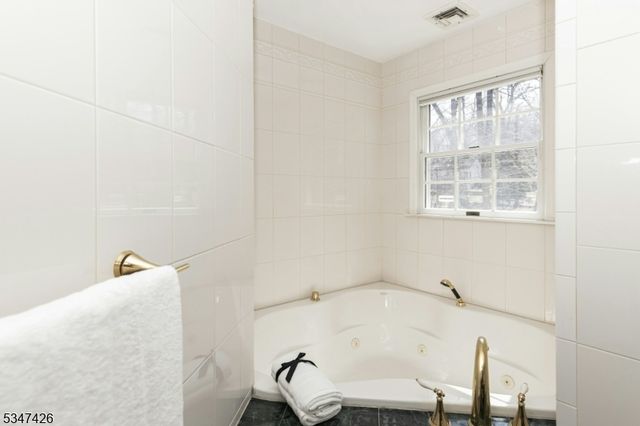 211 Lorraine Dr, Berkeley Heights Twp., NJ 07922