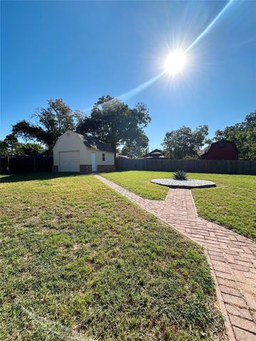 1300 3rd Street, Granbury, TX 76048