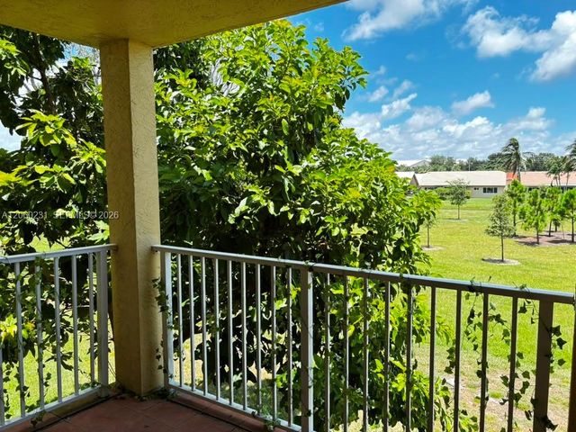 6292 La Costa Drive H, Boca Raton, FL 33433