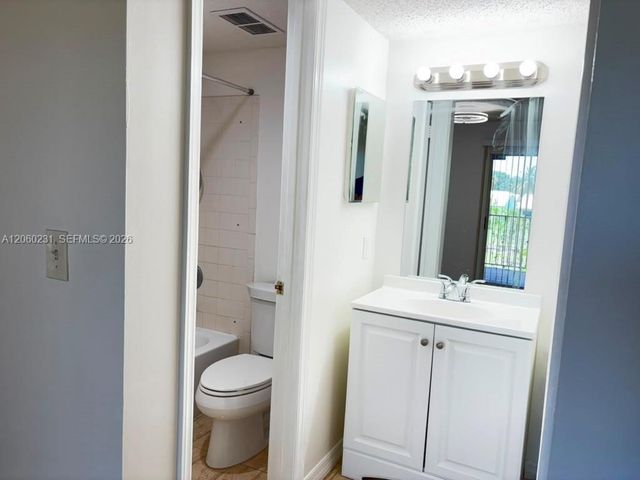6292 La Costa Drive H, Boca Raton, FL 33433