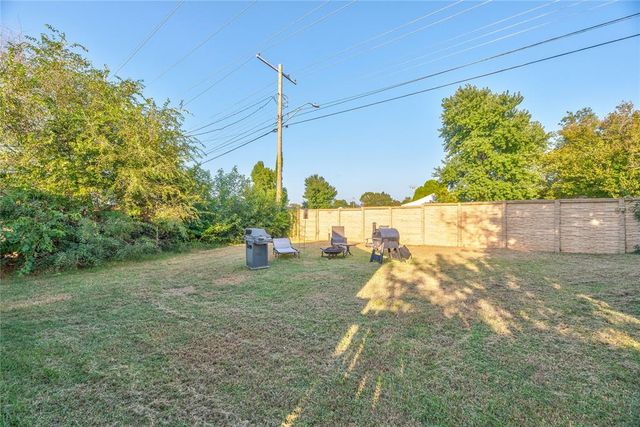 422 Monroney Drive, Midwest City, OK 73110