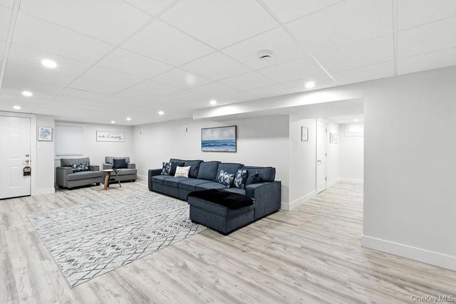 100 Manor Lane, Riverhead, NY 11901