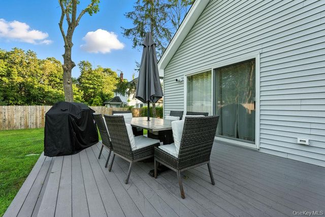 100 Manor Lane, Riverhead, NY 11901