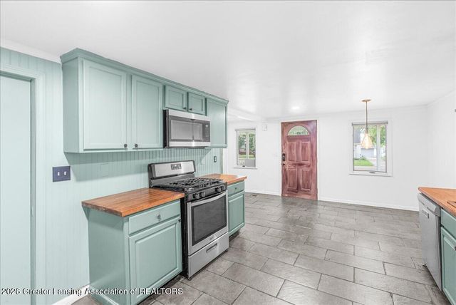 211 N Deerfield Avenue, Lansing, MI 48917
