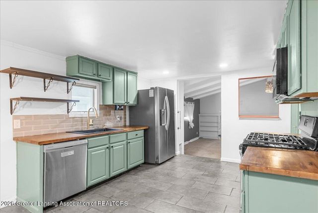 211 N Deerfield Avenue, Lansing, MI 48917