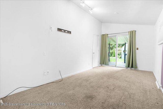 211 N Deerfield Avenue, Lansing, MI 48917