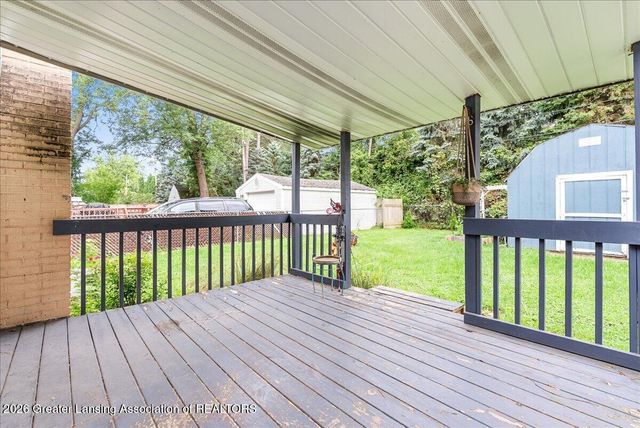211 N Deerfield Avenue, Lansing, MI 48917