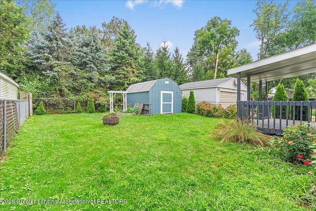 211 N Deerfield Avenue, Lansing, MI 48917