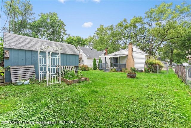 211 N Deerfield Avenue, Lansing, MI 48917
