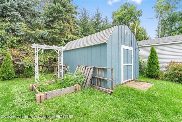 211 N Deerfield Avenue, Lansing, MI 48917