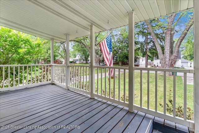 211 N Deerfield Avenue, Lansing, MI 48917