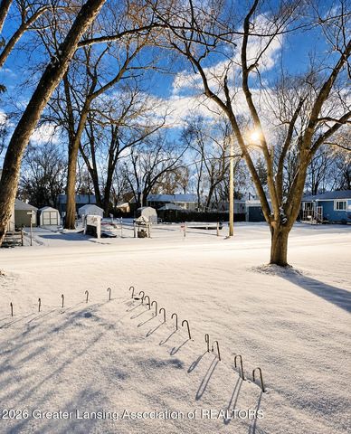 211 N Deerfield Avenue, Lansing, MI 48917