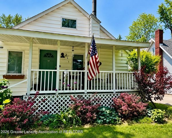 211 N Deerfield Avenue, Lansing, MI 48917