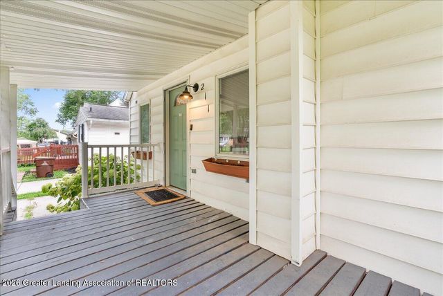 211 N Deerfield Avenue, Lansing, MI 48917