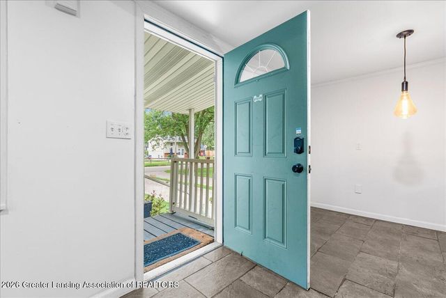 211 N Deerfield Avenue, Lansing, MI 48917