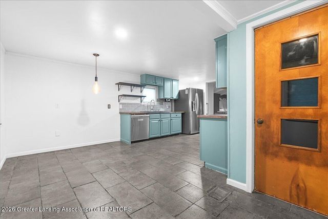 211 N Deerfield Avenue, Lansing, MI 48917