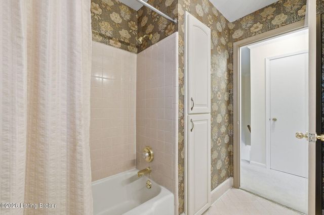 6402 Haverhill Rd, Louisville, KY 40222