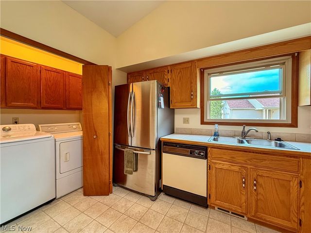 122 Sturbridge Drive, Medina, OH 44256