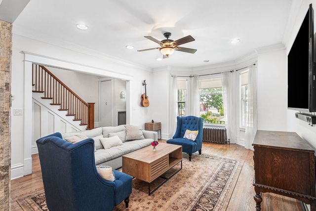4949 W Winona Street, Chicago, IL 60630