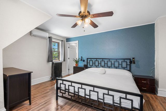 4949 W Winona Street, Chicago, IL 60630