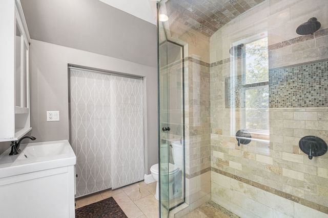 4949 W Winona Street, Chicago, IL 60630