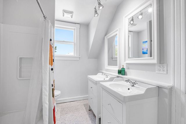 4949 W Winona Street, Chicago, IL 60630