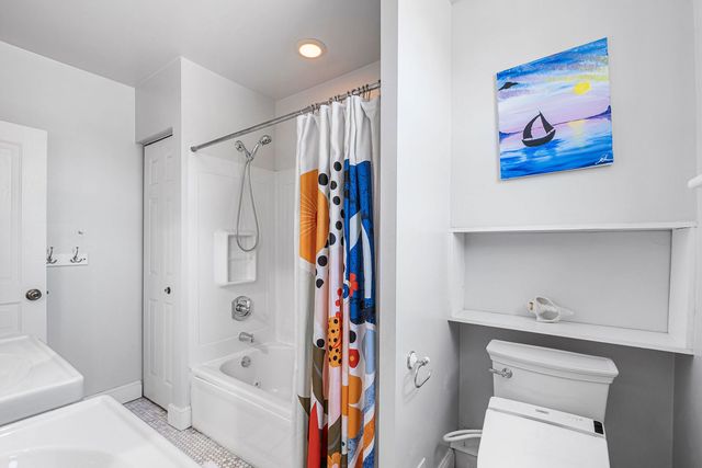 4949 W Winona Street, Chicago, IL 60630