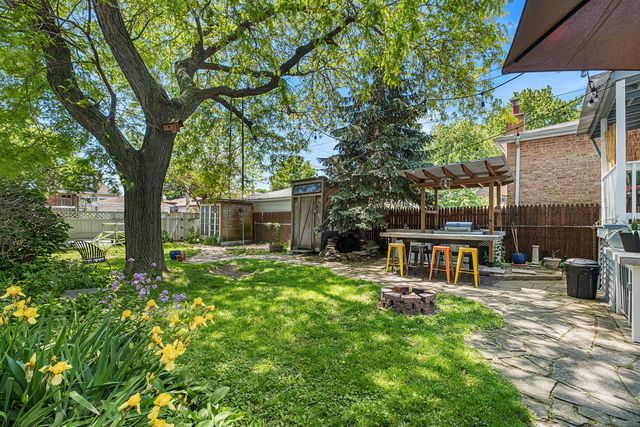 4949 W Winona Street, Chicago, IL 60630