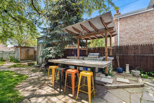 4949 W Winona Street, Chicago, IL 60630