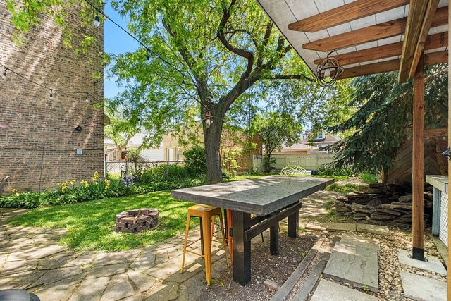 4949 W Winona Street, Chicago, IL 60630