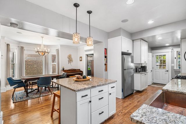 4949 W Winona Street, Chicago, IL 60630