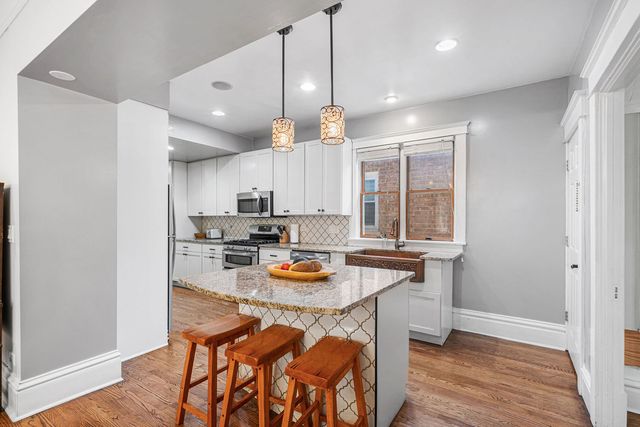 4949 W Winona Street, Chicago, IL 60630