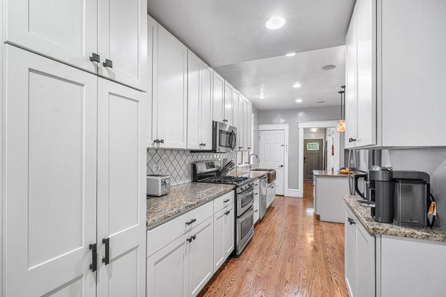 4949 W Winona Street, Chicago, IL 60630