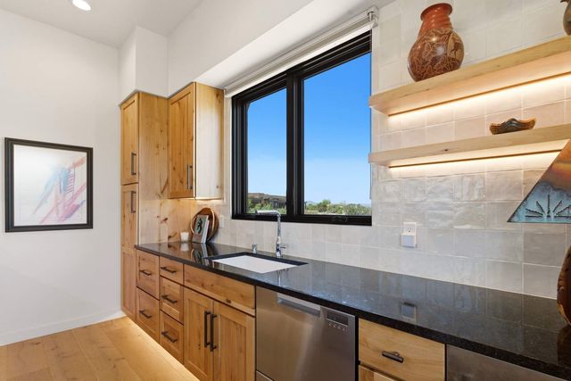 141 Paseo Aragon, Santa Fe, NM 87506