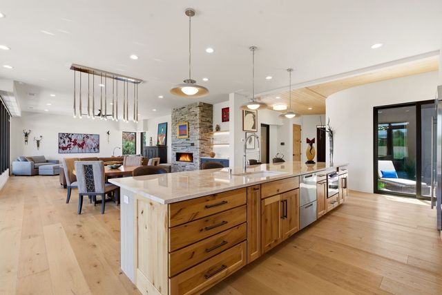 141 Paseo Aragon, Santa Fe, NM 87506