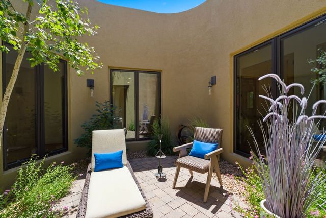 141 Paseo Aragon, Santa Fe, NM 87506